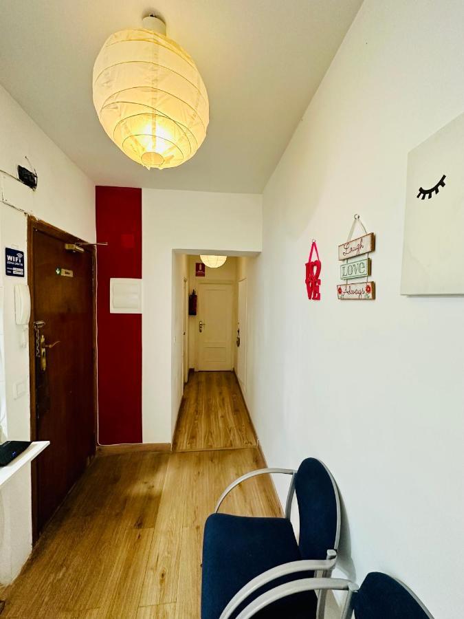 Punta Me Rooms Near The Gran Via Мадрид Екстериор снимка